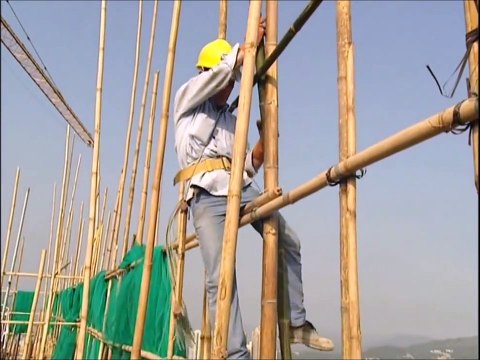 Échafaudage en bambou pour construire des grattes-ciel à Hong Kong