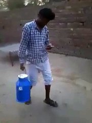 Side effect of mobile , very funny ,, larka bhains ka milk nikalnay ki bajaye katay ka milk nikalnay lag