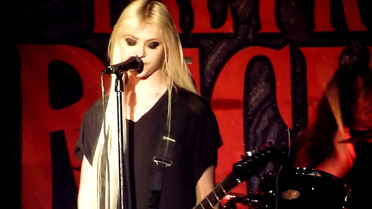 The Pretty Reckless (Taylor Momsen) - "My Medicine" Live - Seattle, WA - 03-17-12