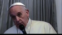 vignette di Charlie - Papa Francesco: non si può insultare la fede deglia altri !