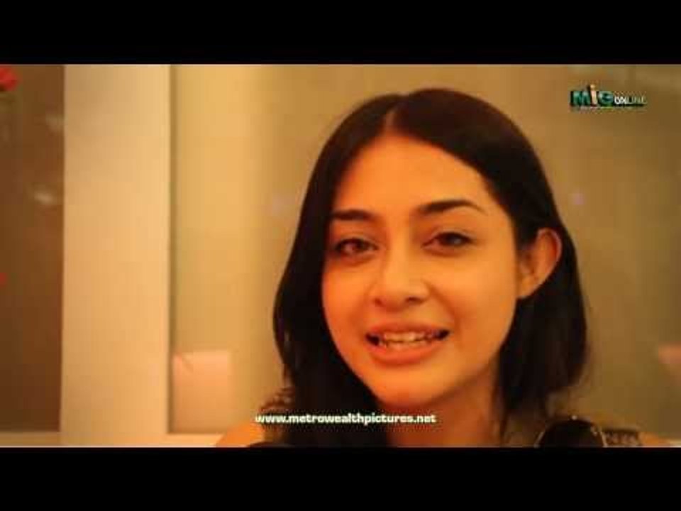 DARI JURUTERBANG KE DUNIA HIBURAN - FARAH AZUREEN