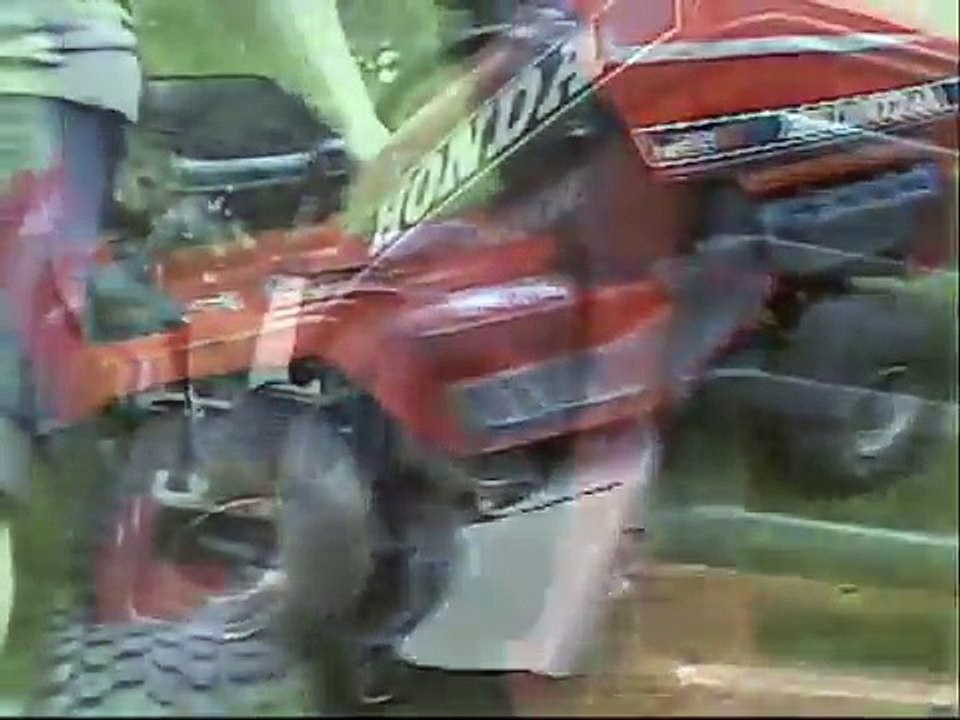 Honda HT3813 -2 cylinder liquid-cooled lawn tractor