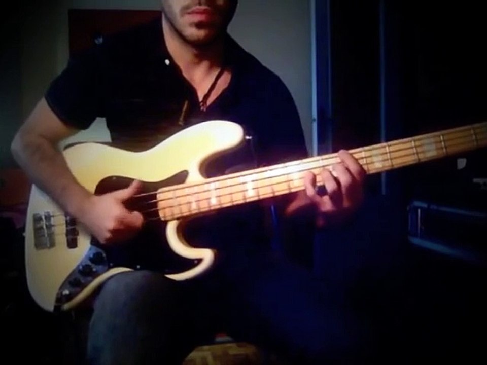 SLAP BASS SECRETS #8 of 8 [By Miki Santamaria] - Aeroplane (RHCP) Slap Style