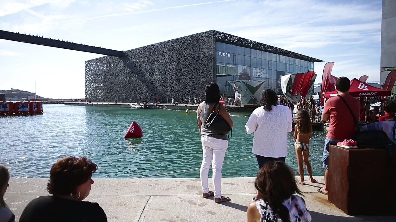 Teaser : une course de Stand Up Paddle unique à l'Urban Elements de Marseille 2015