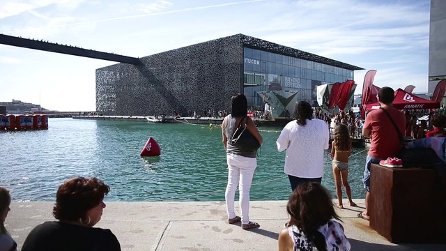 Teaser : une course de Stand Up Paddle unique à l'Urban Elements de Marseille 2015