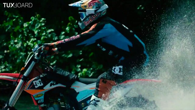 Il surfe une vague avec sa motocross - DC SHOES : ROBBIE MADDISON'S PIPE DREAM