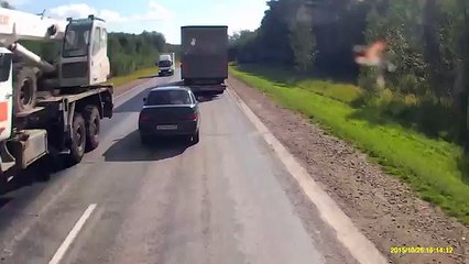 Collision pendant un dépassement complètement débile...