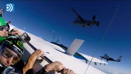 Nuevo récord de paracaidistas unidos en el aire en caída libre