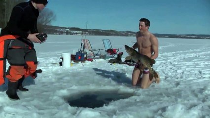 Extreme hand fishing under ice!
