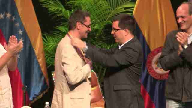Pablo Montoya recibe el Premio Rómulo Gallegos