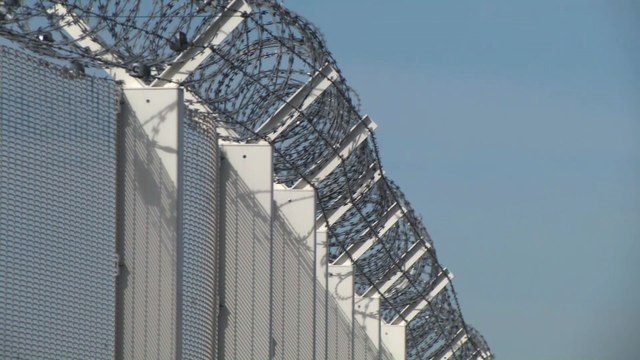 Migrants : nouvelles clôtures, Calais exprime son ras-le-bol