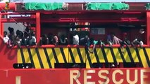 Ragusa - Arrestato scafista tunisino su barcone con 361 migranti (03.08.15)