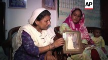 Families mourn dead in church bombing, Pakistani Christians stage protest