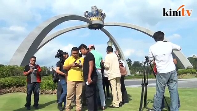 Selepas dipecat, sultan perkenan Muhyiddin menghadap