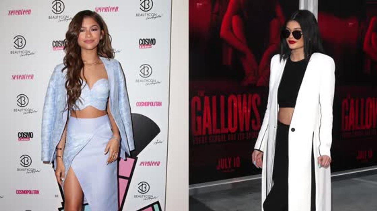 Zendaya et Kylie Jenner sont parmi les stars qui ont adopté la tendance des tops courts
