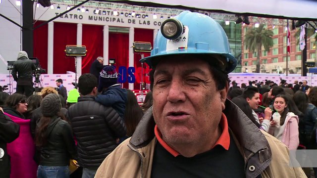 Chilean miners rescue film draws crowds in Santiago