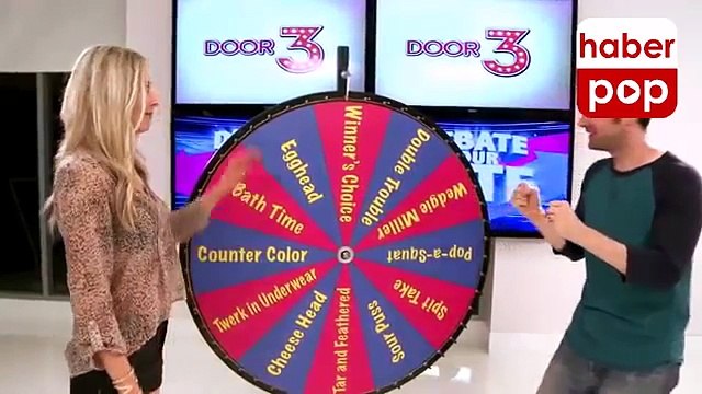 Canlı yayında genç kızın iç çamaşırını yırttı