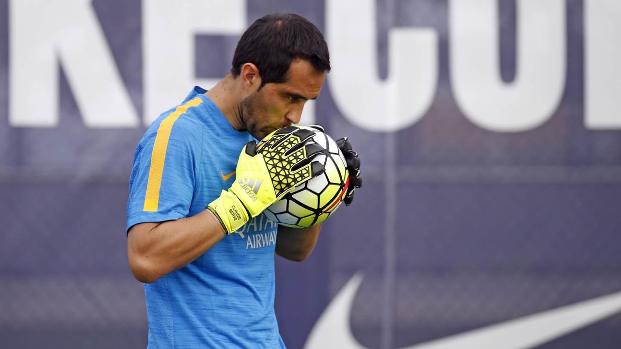 Claudio Bravo rejoins training