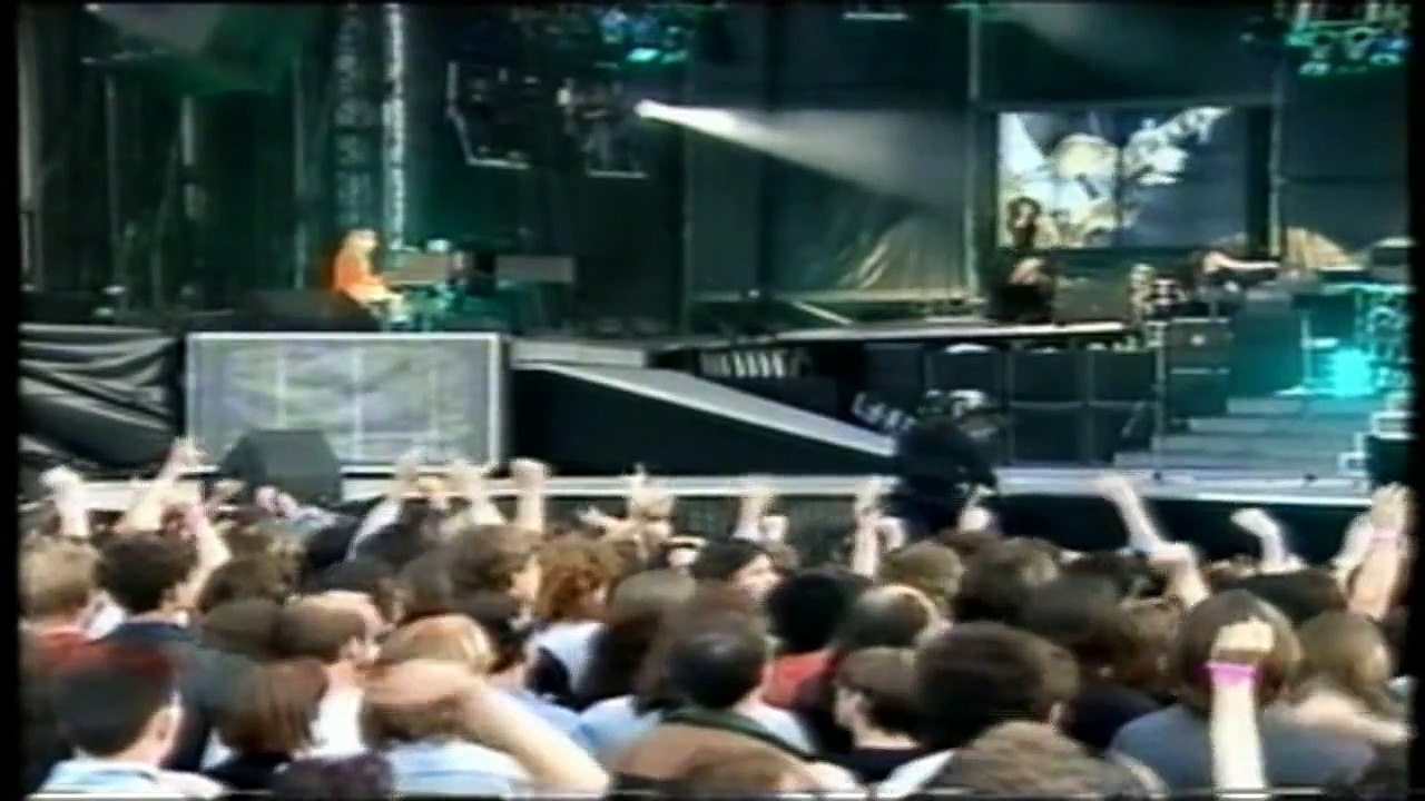 Guns N' Roses - November Rain [Live in Paris '92 HD]