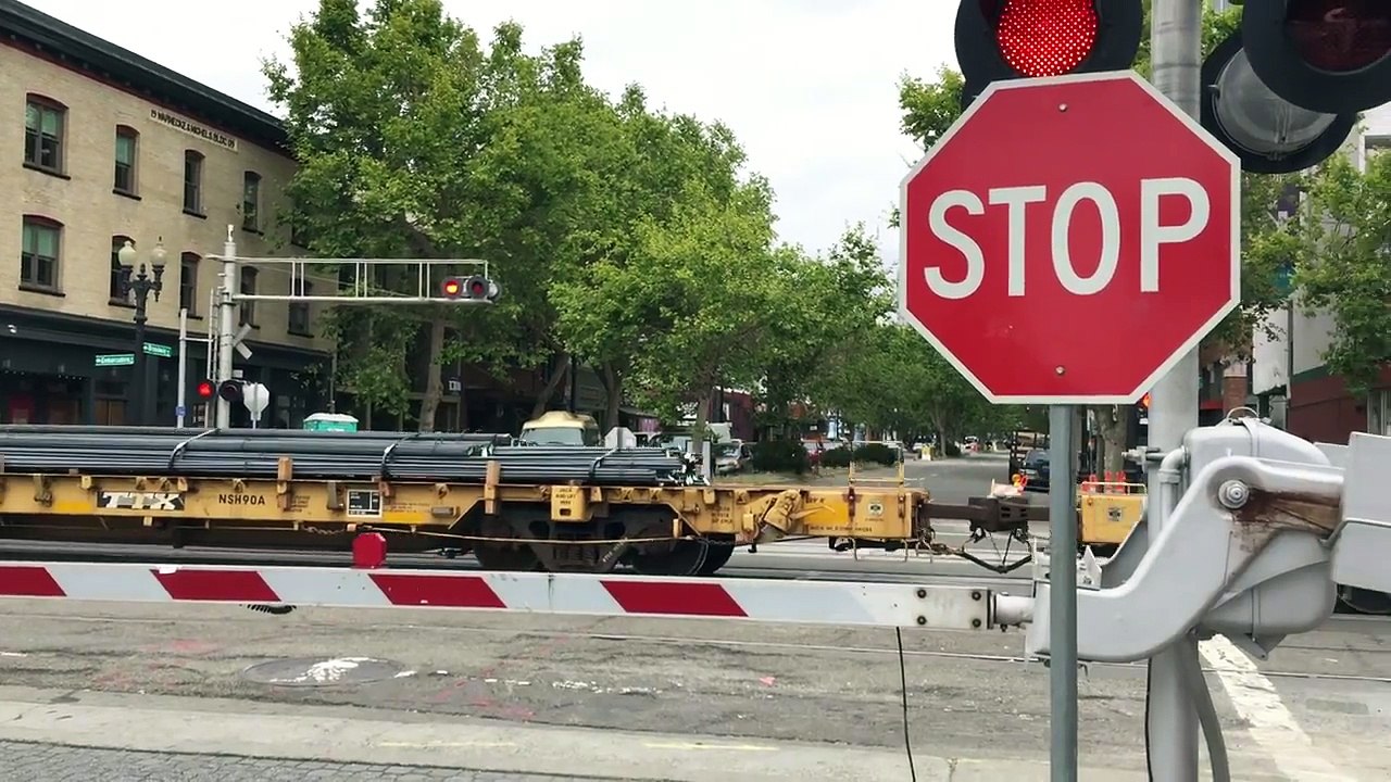 Union Pacific 2468 Manifest Southbound, Broadway Railroad Crossing Street Running Jack London Square
