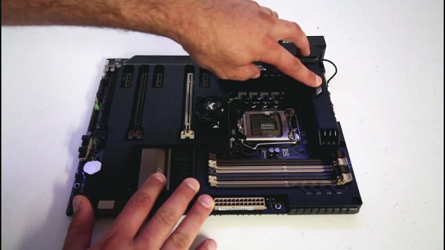 [Cowcot TV] Présentation carte mère Asus Z87 Sabertooth