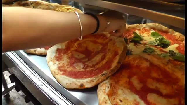 Napoli - Le vie della pizza , Domenico Mazzella racconta storie e sapori (21.07.15)