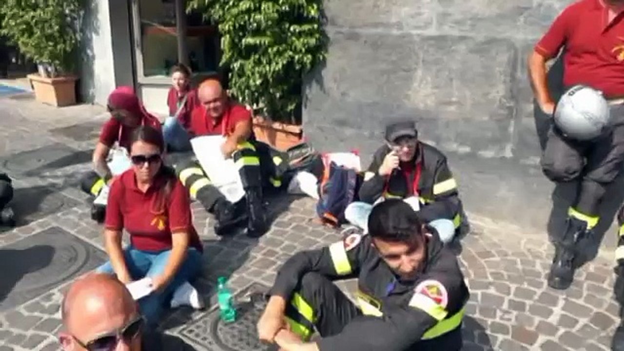 Napoli - La protesta dei vigili del fuoco (10.07.15)
