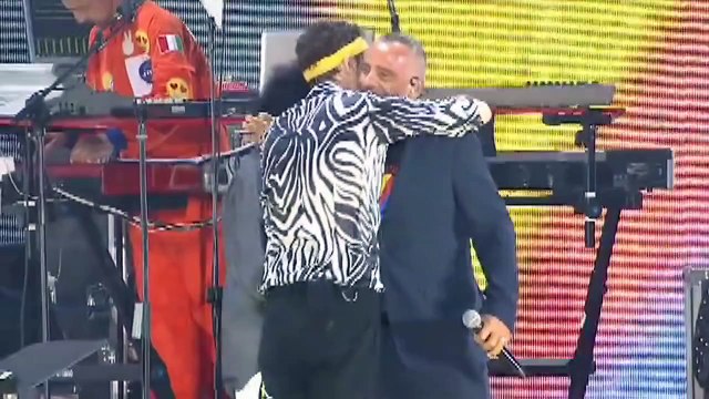 Napoli - Jovanotti al San Paolo, omaggio a Pino Daniele con Ramazzotti e Senese (26.07.15)