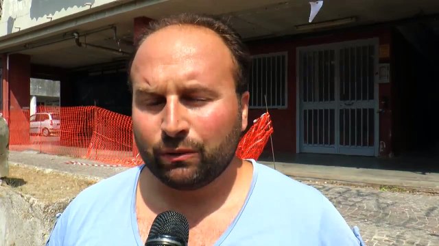 Napoli - Storia di disagi e degrado case terremotati quartiere Pianura (11.07.15)