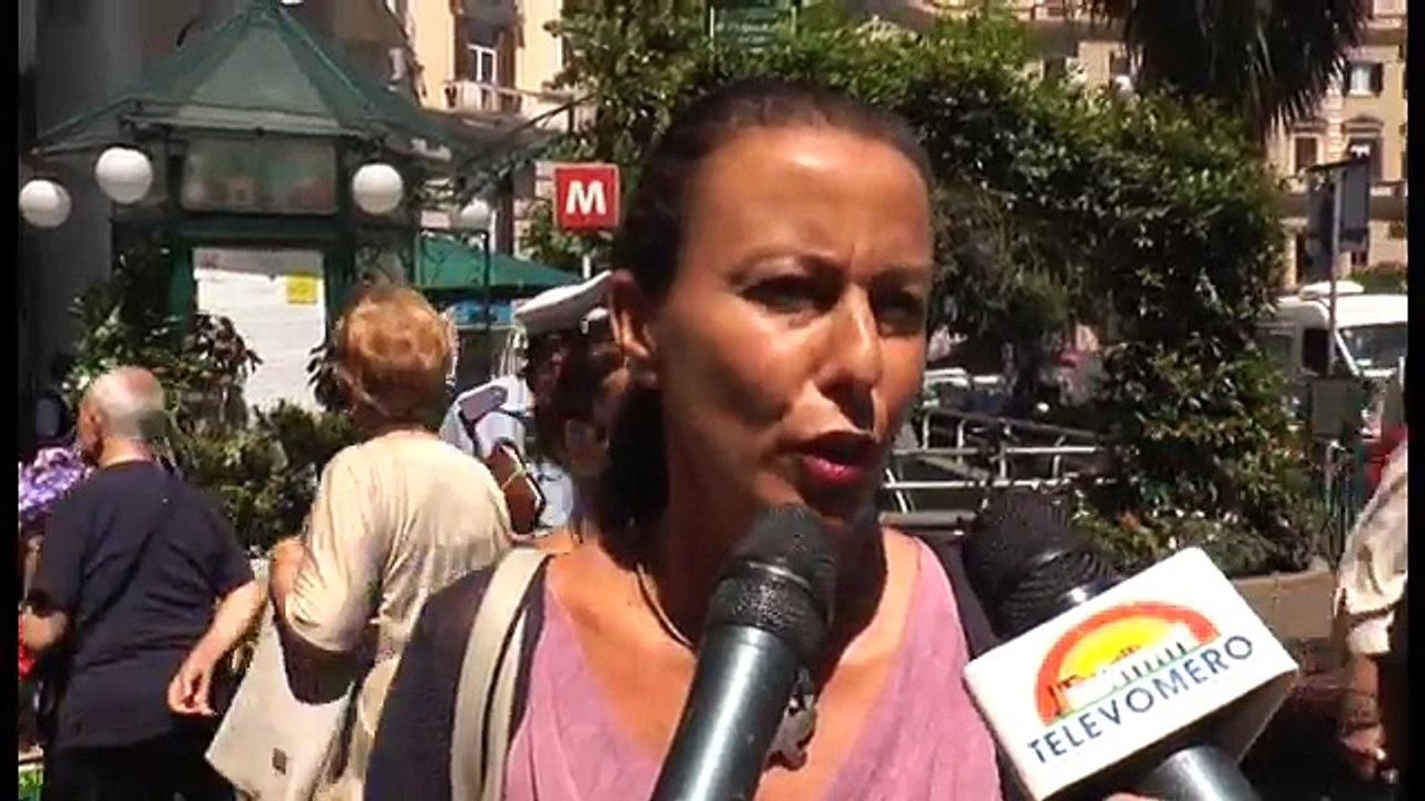 Napoli - "Spazzacammino", senza fissa dimora impegnati nello spazzamento (29.06.15)