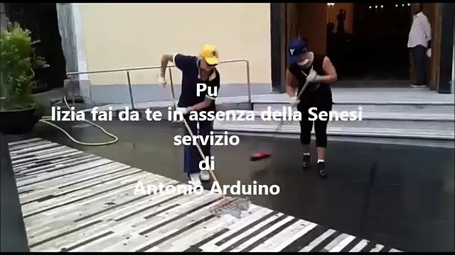 Aversa (CE) - Movida, pulizia fai da te dei residenti di Via Seggio (28.06.15)