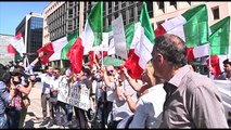 Napoli - Il pacco di De Luca alla Campania, protesta del M5S -2- (29.06.15)