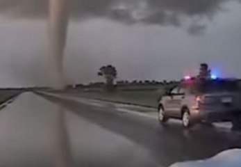 Policía grabó tornado desde la cámara de su vehículo