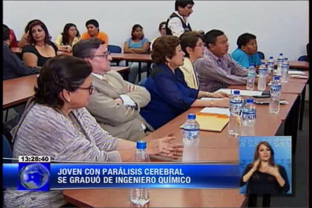 Joven con parálisis cerebral se graduó de ingeniero químico