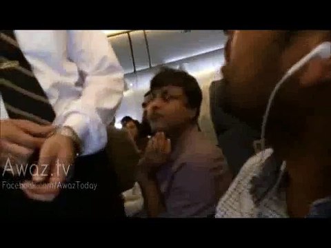 No AC in PIA Airplane and Some Passengers Lost Conscious.. Check out the Reaction of Passengers