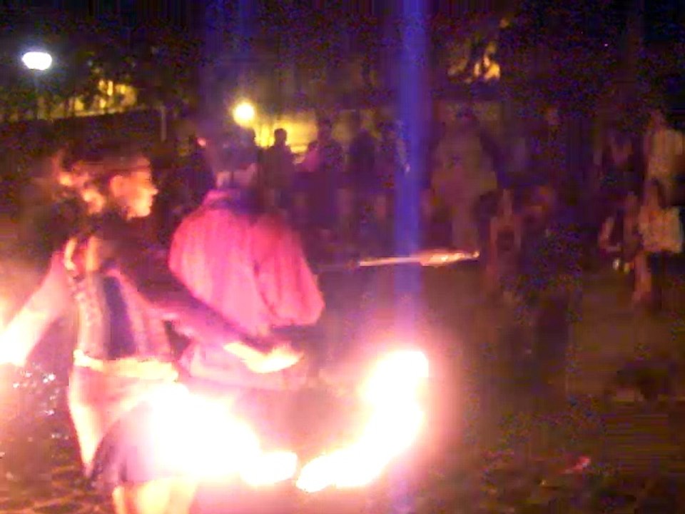 Fire Fan et Feu d’artifice Staff puis Cracheurs de Feux