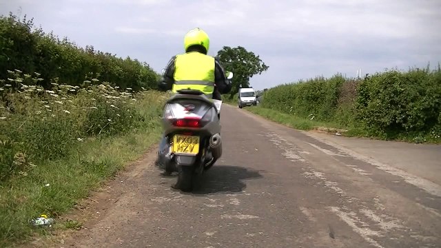 Honda Silver Wing 600 Sports Exhaust vs. Standard Exhaust Sound Comparison