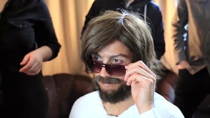 Pegadinha do CR7! Disfarçado, português bate bola na rua e pede trocados