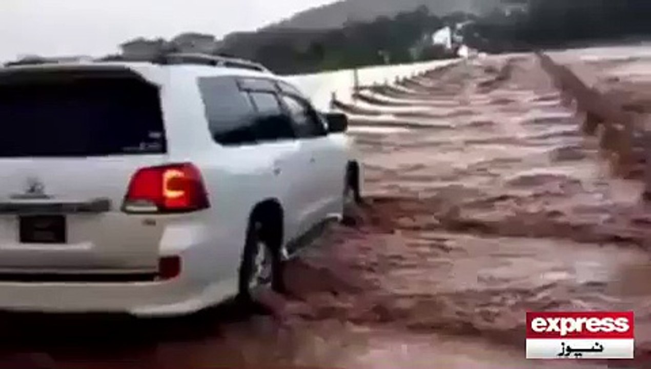 Imran Khan in Flood