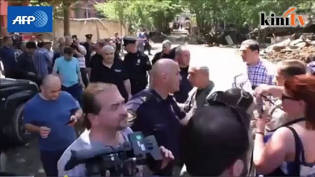 Polis tembak mati harimau zoo baham lelaki