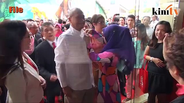 Beza antara kami, saya dipilih rakyat - Nazri Aziz