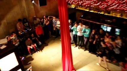 'Mil Pasos' Aerial silk performance in Shiro