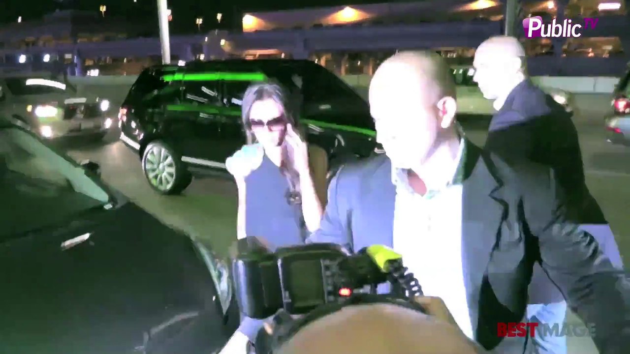 Exclu Vidéo : Victoria Beckham : pas de doute, Posh fait toujours sensation auprès des paparazzi !