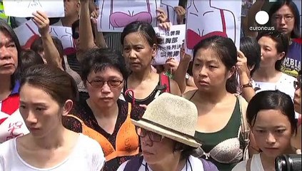 Les soutiens-gorge manifestent à Hong Kong