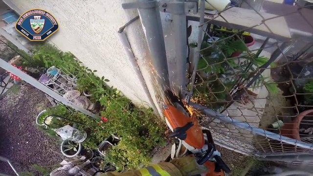 Intervention d'un pompier lors d'un incendie (Californie)