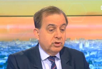 Pour Roger Karoutchi, «les migrants ne doivent pas rester à Calais»