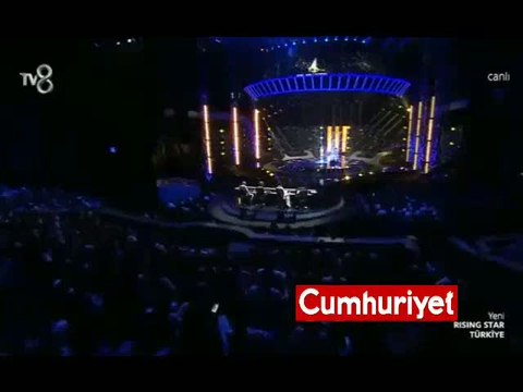 Mustafa Sandal ve Gülben Ergen canlı yayında barıştı