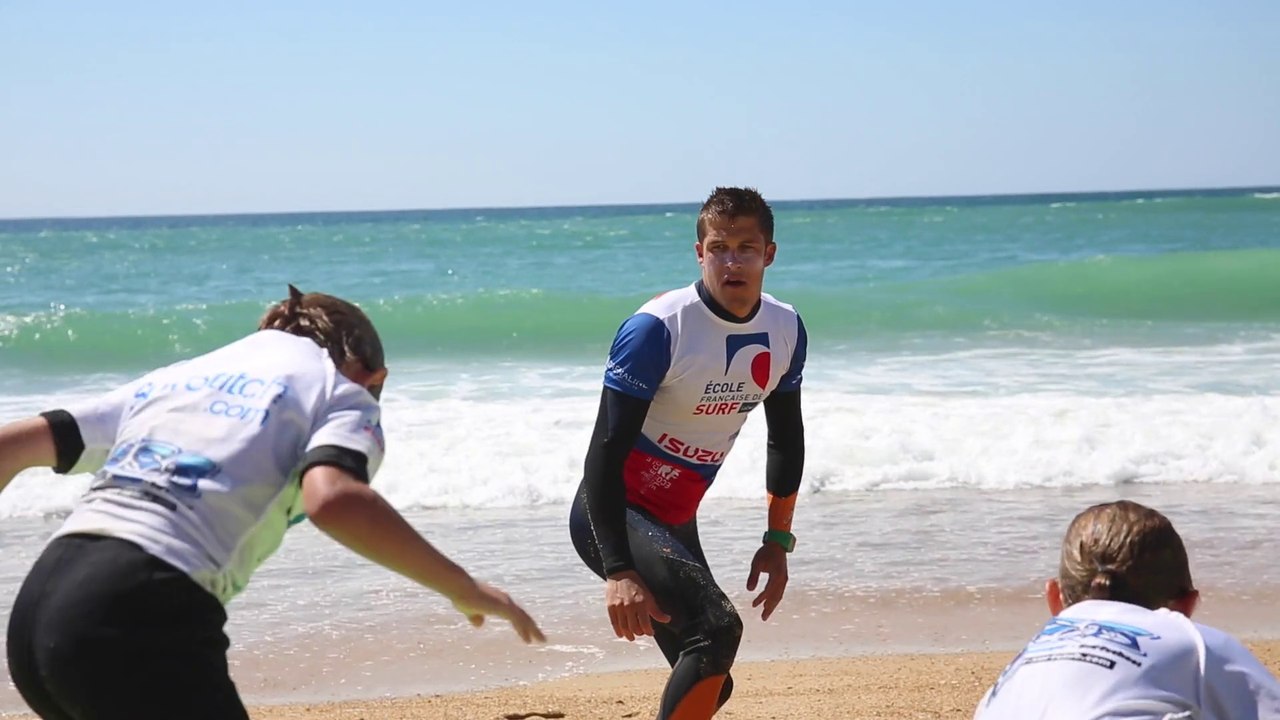 PRENDS TA PREMIERE VAGUE DANS UNE ECOLE FRANÇAISE DE SURF !