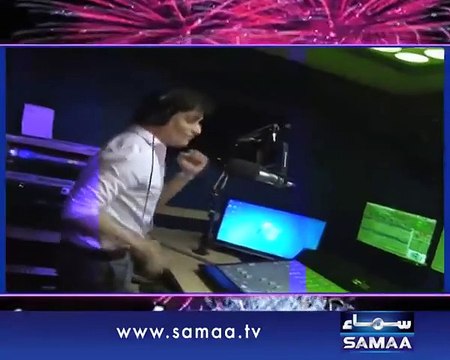 Sahir Lodhi is Warning Shahrukh Khan in an Aggressive Way