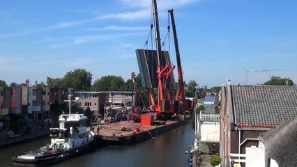 Effondrement de deux grues et d'un morceau de pont